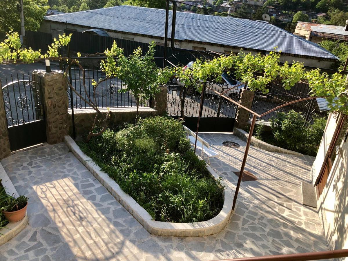 Luxury Apartment At Pirosmani 22 In Central 보르조미 외부 사진