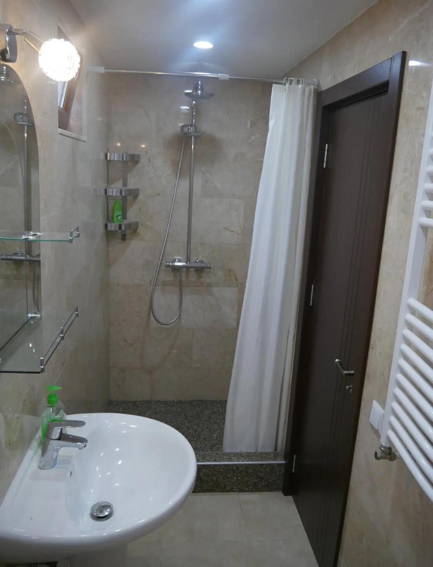 Luxury Apartment At Pirosmani 22 In Central 보르조미 객실 사진